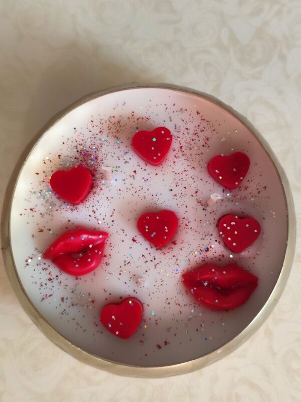 Hammered Urli- Heart & Kisses
