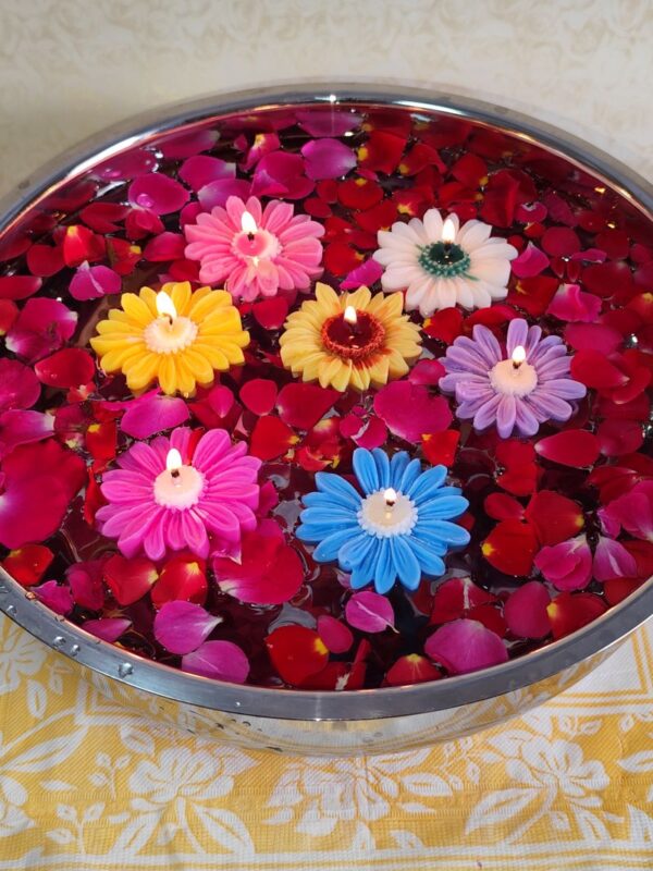 Floating Daisy Candles - Image 2
