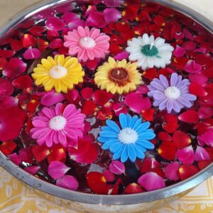 Floating Daisy Candles