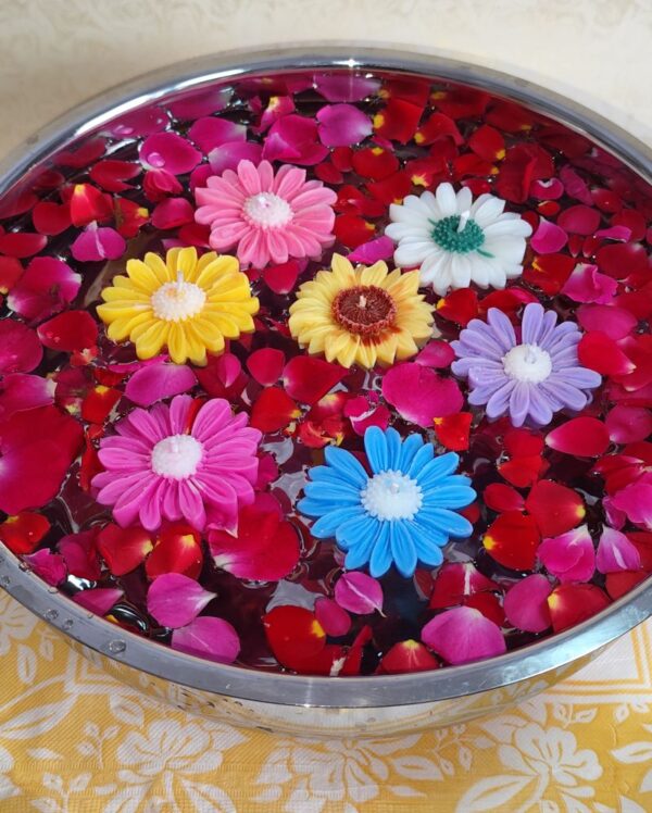 Floating Daisy Candles